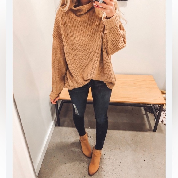 American Eagle Outfitters Sweaters - American Eagle Tan Oversized Fit Chunky Knit Short Turtleneck Sweater XS Small